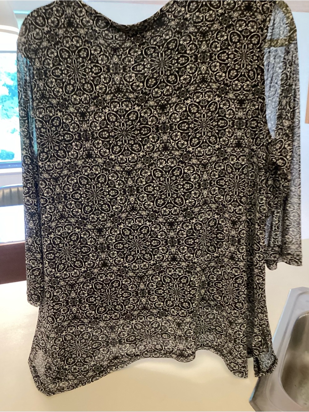 Lot two Black and White Blouses - Picture 10 of 16